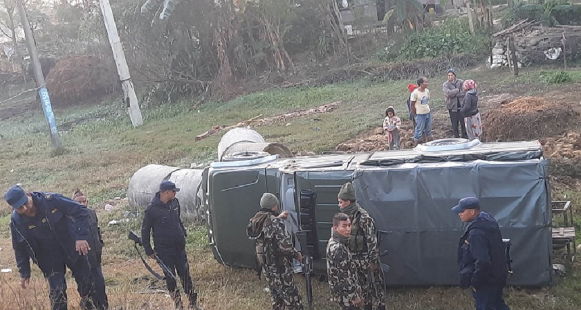 सेनाको पिकअप भ्यान दुर्घटना