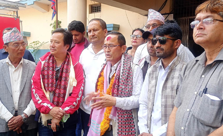 निधन भएका शेखरचन्द्रको ठाउँमा मानबहादुरले गरे मनोनयत दर्ता
