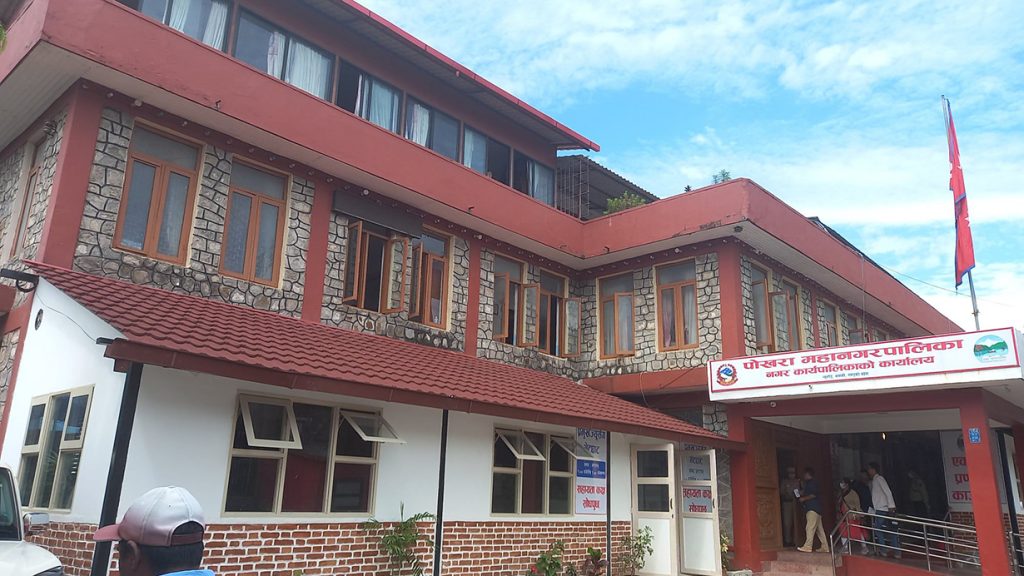 प्रयोजन विपरीतका अन्डरग्राउन्ड संरचना हटाउँदै पोखरा महानगर