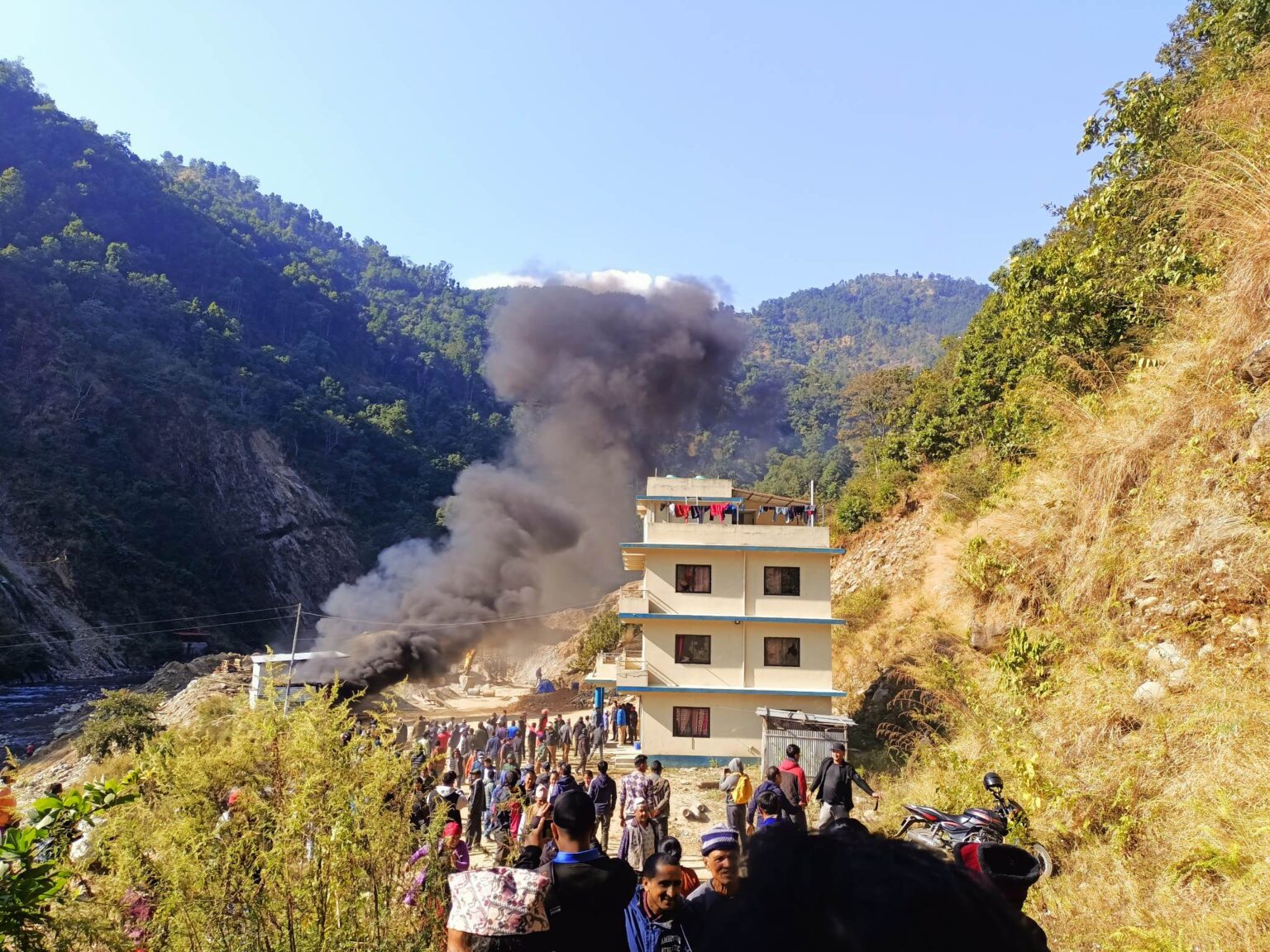 गोरखा र लमजुङको सिमामा पर्ने चेपे ए जलविद्युत आयोजना तोडफोडमा संलग्न ८ जनाबिरुद्ध जाहेरी