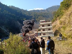 गोरखाको पाडेवेशीमा निर्माणाधिन चम्पावती हाइड्रोपावरमा तोडफोड र आगजनी