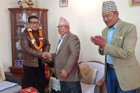 गण्डकी प्रदेशका युवा तथा खेलकुदमन्त्री दीपक मनाङे नेकपा एकीकृत समाजवादीमा प्रवेश