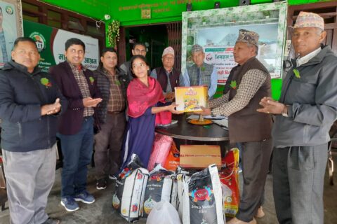 भीमकुल बचत तथा ऋण सहकारी संस्थाद्धारा मानवसेवा आश्रमलाई खाद्यान्य सहयोग
