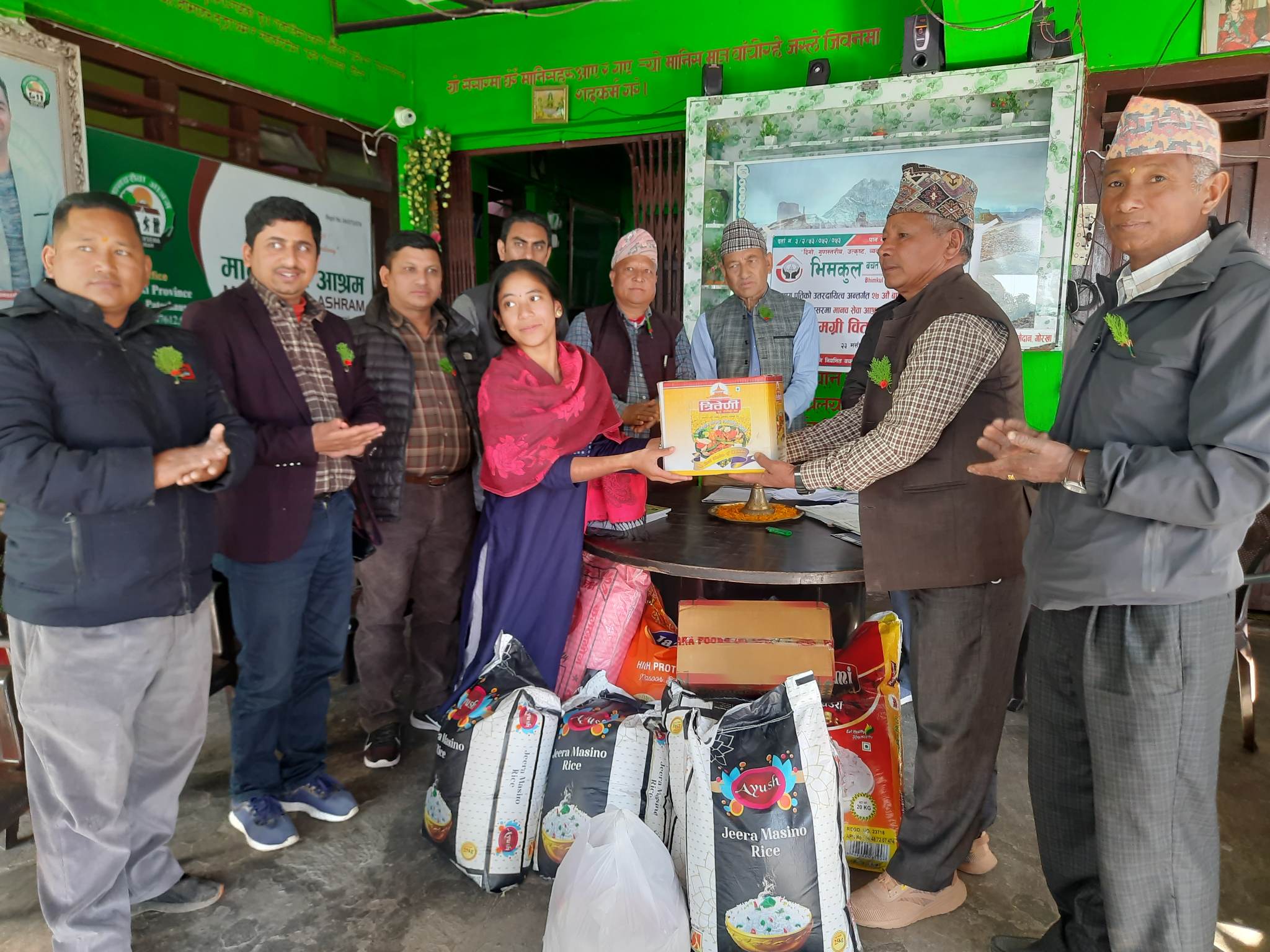भीमकुल बचत तथा ऋण सहकारी संस्थाद्धारा मानवसेवा आश्रमलाई खाद्यान्य सहयोग