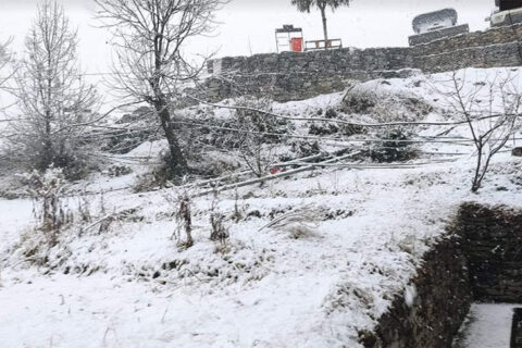मुगुमा हिमपात, कृषकमा खुसीयाली छायो