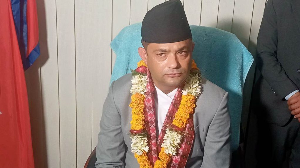 स्वास्थ्यमन्त्री गिरी पर्वतबाट मन्त्री बन्नेमा पहिलो
