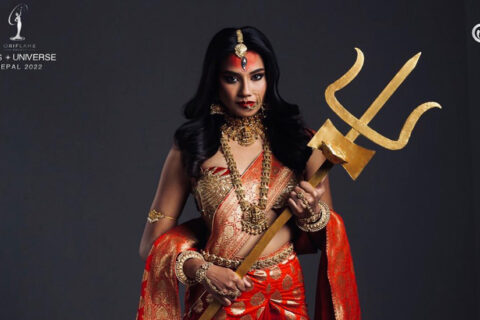 मिस युनिभर्समा नेपालको ‘नेसनल कस्ट्युम’, देवीको अवतारमा सोफिया