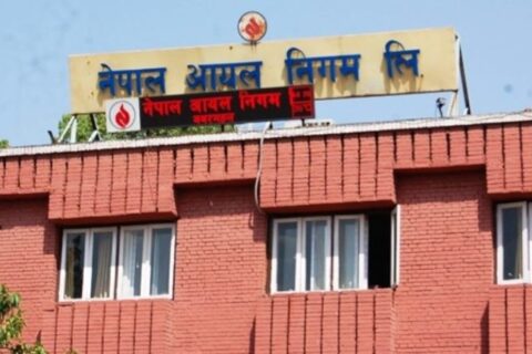 ऋणको कारण देखाउँदै आयल निगमले घटाएन इन्धनको मूल्य