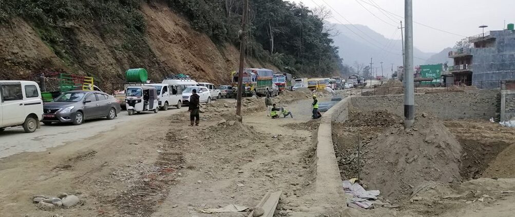 आँबुखैरेनी दमौली सडकखण्ड आज रातिदेखि दैनिक ४ घण्टा बन्द हुने