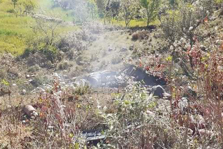 ग्यास सिलिन्डर बोकेको ट्रक दुर्घटना हुँदा ३ जनाको मृत्यु