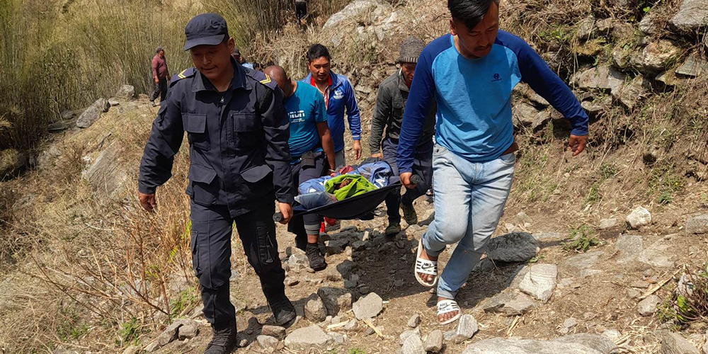 मस्याङदी नदीको भिरमा खसेका एक चिनियाँ पर्यटकको उद्वार