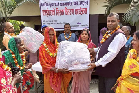 गर्मी सुरु भएपछि नगरपालिकाले बाँड्यो सिरक