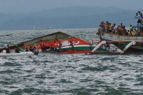 विवाहबाट फर्किदै गरेको डुंगा पल्टिँदा १०३ जनाको मृत्यु
