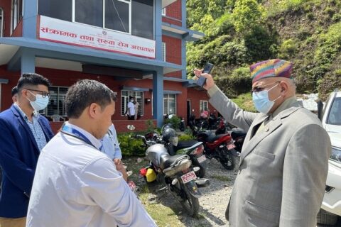 गण्डकीका मुख्यमन्त्री पाण्डेद्वारा अस्पतालको निरीक्षण