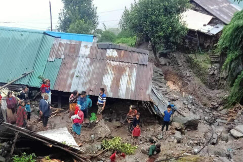 पहिरोमा परेर एकैपरिवारका ७ सहित ९ जनाको मृत्यु