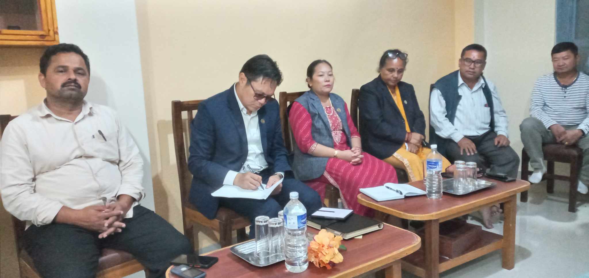 पर्यटनमन्त्री किरातीको अगुवाइमा मनकामना मन्दिर परिषरको सरसफाई