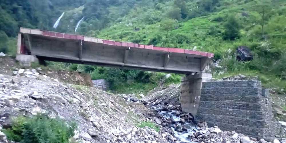 गोरखामा सात बर्षसम्म पनि बनेन अजुवा खोला मोटरेवल पुल     