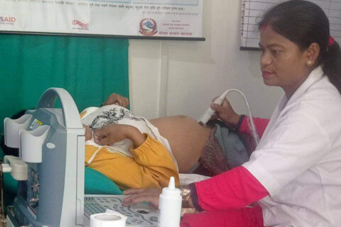 बारपाक सुलिकोटमा गर्भवतीहरुको गाउँमै निःशुल्क भिडियो एक्सरे