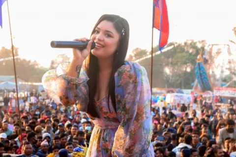 प्रेमको नाटक गर्नेलाई गायिका समीक्षा अधिकारीले दिइन् शुभकामना