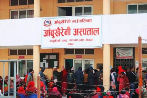 आँबुखैरेनी अस्पताललाई डायलाइसिस मेसिन प्रदान