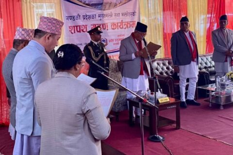 गण्डकीका मुख्यमन्त्री अधिकारी र दुई मन्त्रीको सपथ