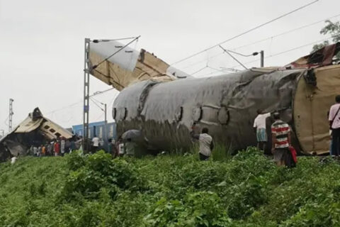 दार्जिलिङमा यात्रुवाहक र मालबाहक रेल ठोक्किँदा ८ जनाको मृत्यु, दर्जनौं घाइते