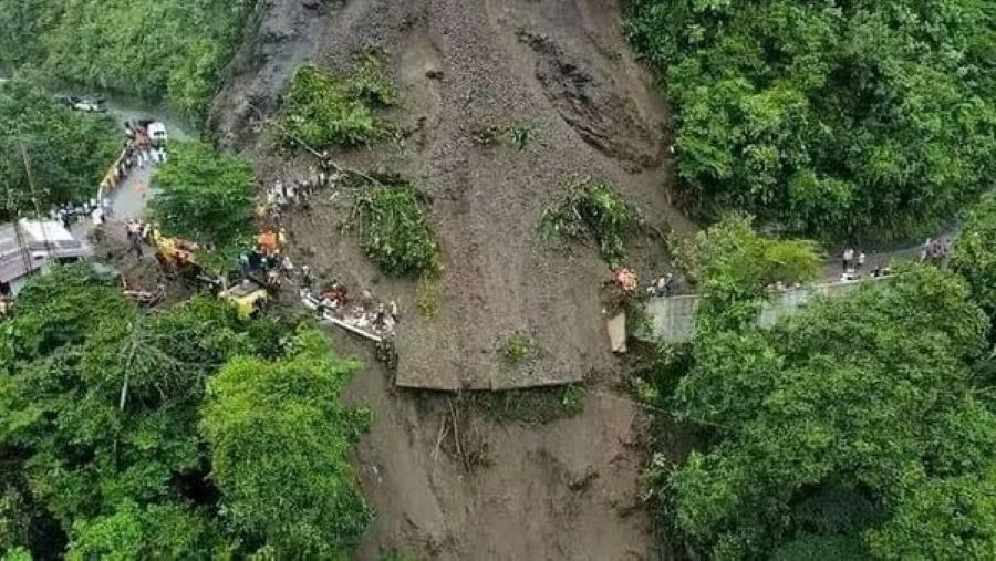 पहिराले बगाउदाँ नारायणगढ–मुग्लिन सडकमा दुईबटा यात्रु वाहक बस बेपत्ता