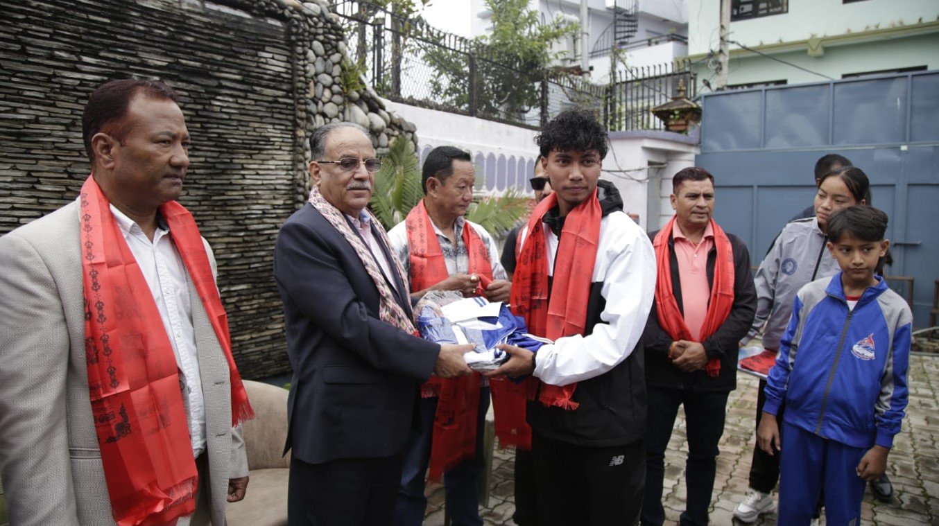 अध्यक्ष दाहालद्वारा खेलाडीको बिदाइ