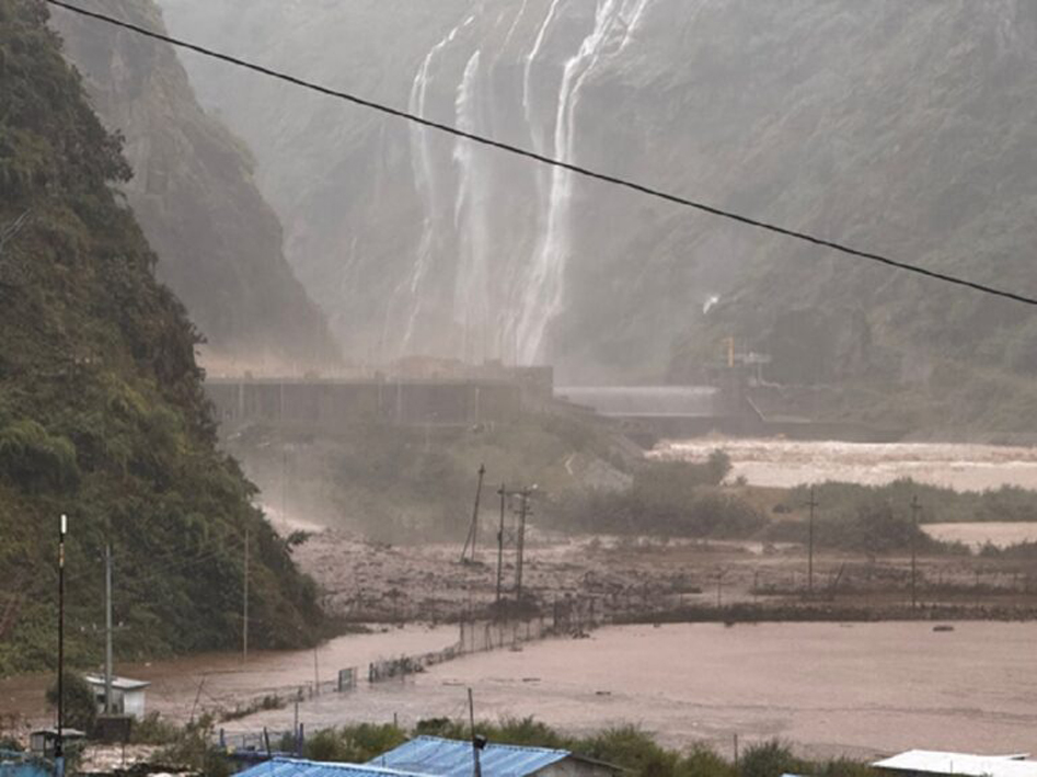 बाढीपहिरामा परी दुई सय ३९ जनाको मृत्यु