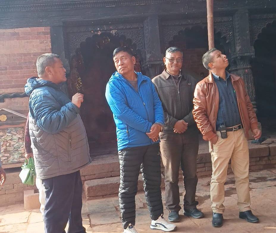 पूर्व उपराष्ट्रपति पुनद्धारा गोरखा दरबार सङग्राहलय र गोरखकाली मन्दिरको अवलोकन