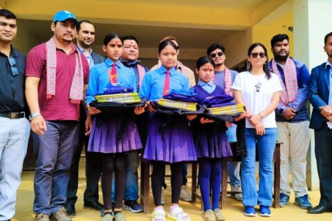 गोरखा जेसिजद्वारा शैक्षिक सामाग्री बितरण