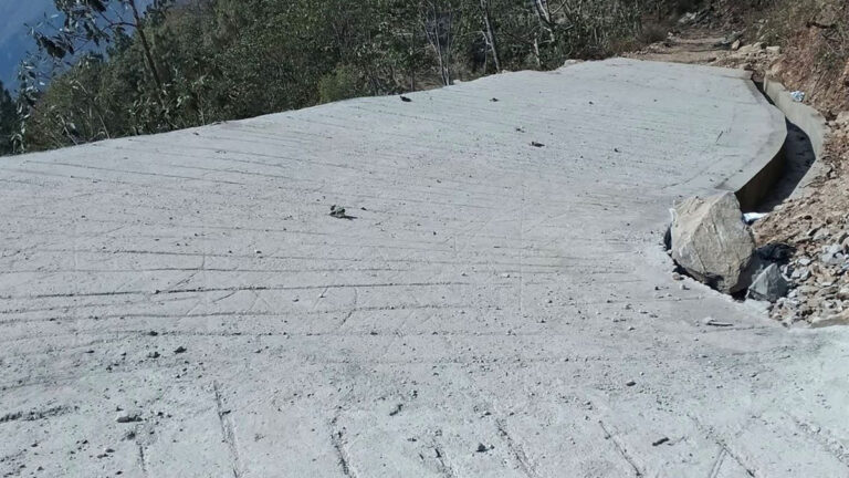 आँबुखैरेनीका तीन सडक धमाधम स्तरोन्नति हुँदै