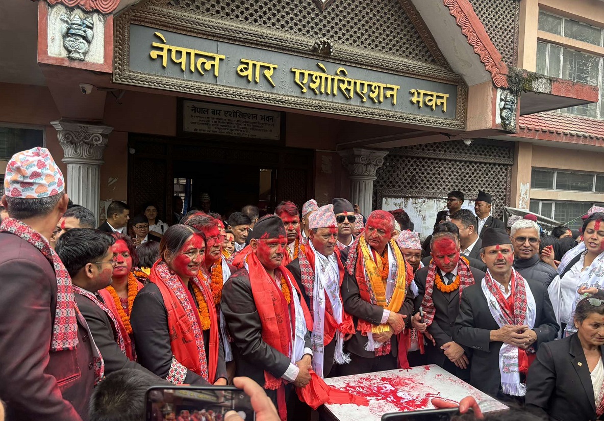 बार अध्यक्षमा प्रा डा मिश्र विजयी 