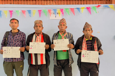 बर्षौपछि धार्चेका भूमिहीन दलित घरपरिवारले पाए जग्गाधनी लालपुर्जा