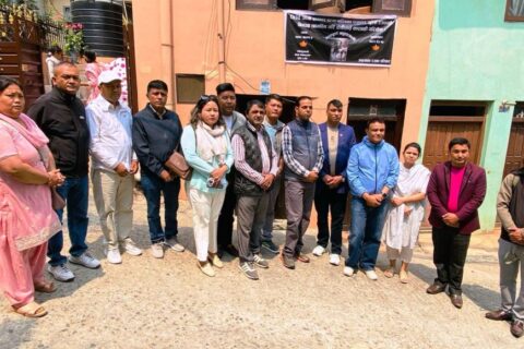 प्रेस सेन्टरका पदाधिकारीले भेटे सुरेश रजकका परिवार
