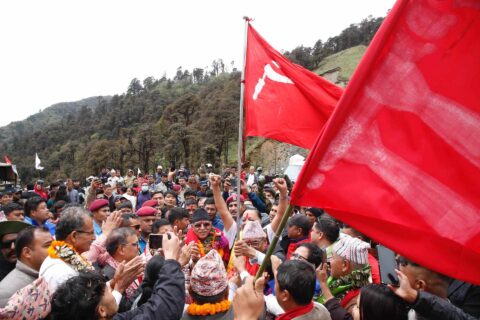 प्रचण्ड नेतृत्वको मध्यपहाडी लोकमार्ग अभियान टोलीलाई गण्डकीमा भव्य स्वागत