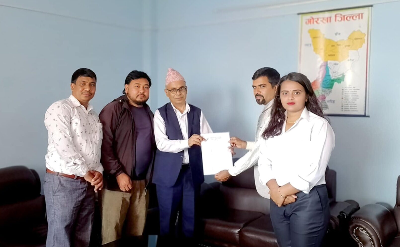 पत्रकारको हकहित र सुरक्षाका लागि प्रेस सेन्टर गोरखाले बुझायो १० बुँदे ज्ञापनपत्र