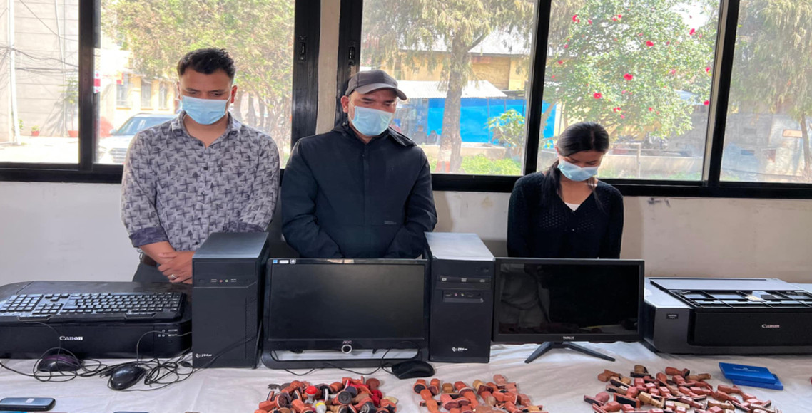 कीर्ते गरेर नक्कली कागजात बनाउने गोरखाको १ जना सहित ३ जना पक्राउ