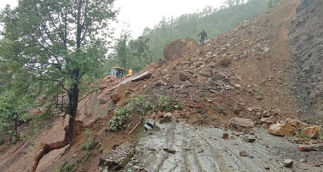 वर्षाका कारण देशभरका ११ राजमार्ग पूर्ण रुपमा अवरुद्ध