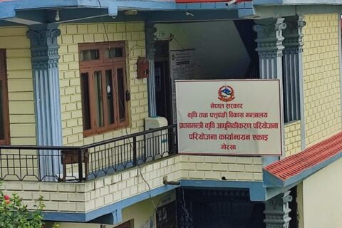 गोरखा र तनहुँका कृषकलाई २५ लाख बढीका सामाग्री बितरण