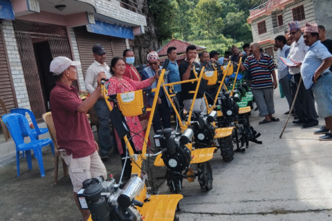 गोरखा नगरपालिका वडा नम्बर ८ द्धारा किसानलाई अनुदानमा हाते ट्याक्टर