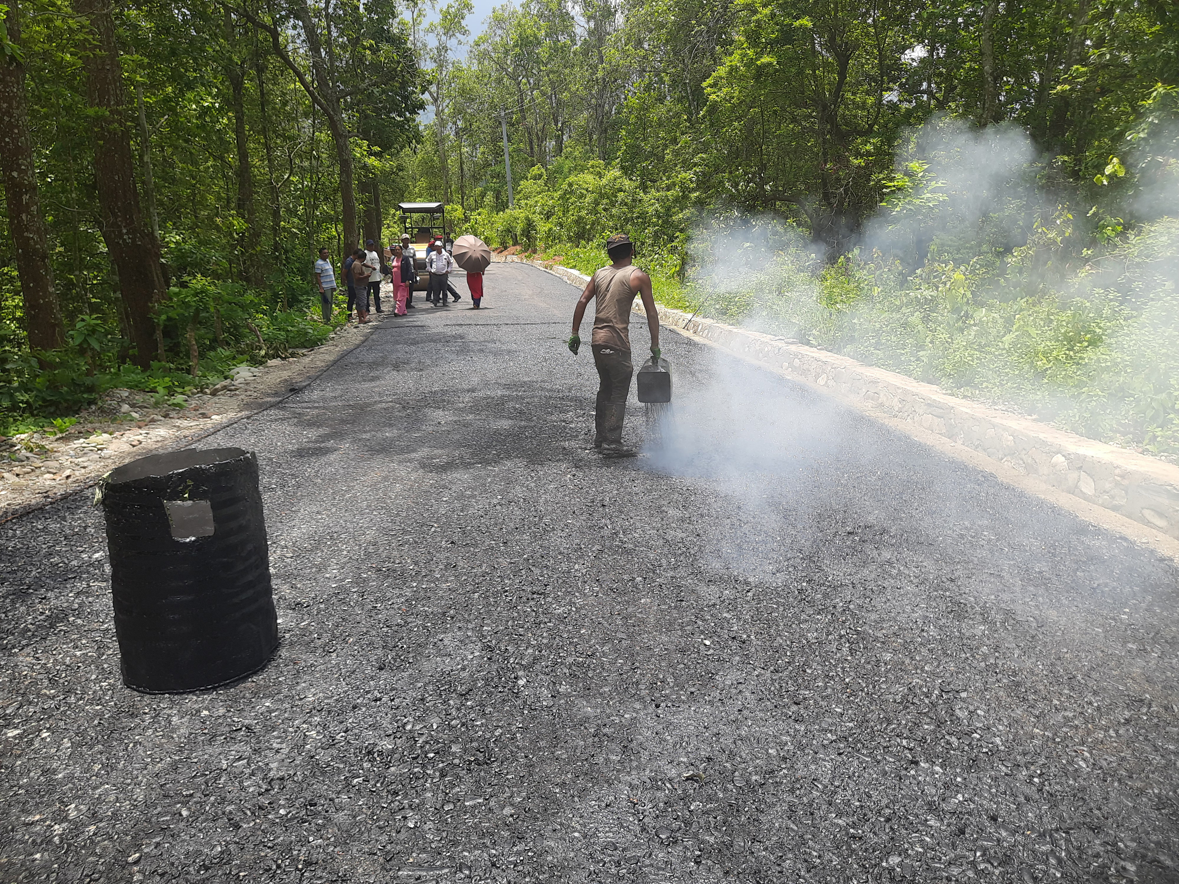 ट्रयाक खुलेको ३३ बर्षपछि मझुवा–बैटारी–हटिया सडकखण्ड कालोपत्र सुरु
