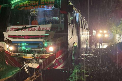 गोरखाको रात्री बस ठुलो दुघटनाबाट जोगियो