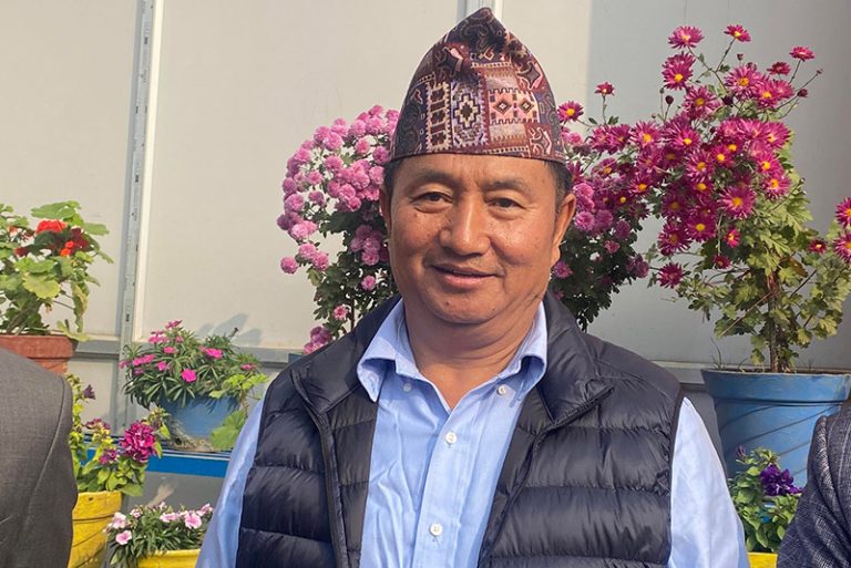  मुख्यमन्त्री लामालाई पदत्याग गर्न आग्रह