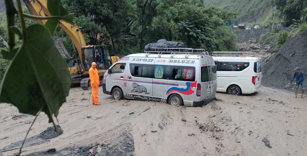 बिपी राजमार्ग स् थप १५ दिन राति सवारी सञ्चालनमा रोक