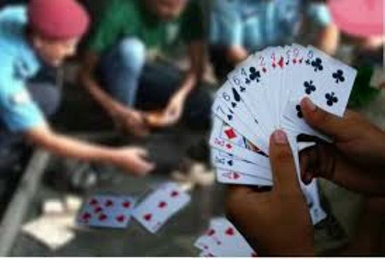 जुवातास खेलेको आरोपमा १२ जना पक्राउ