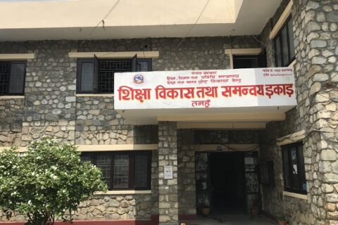 शिक्षामा सङ्कटः तनहुँमा ५८ प्रतिशत विद्यार्थीबिचैमा विद्यालय छोड्दै