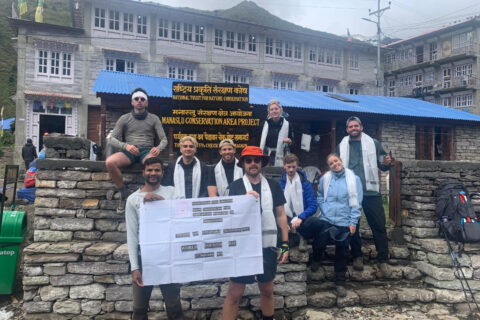 विश्व पर्यटन दिवसको अवसरमा मनास्लु पदमार्गमा पर्यटकलाई खादा–मालासहित सम्मान