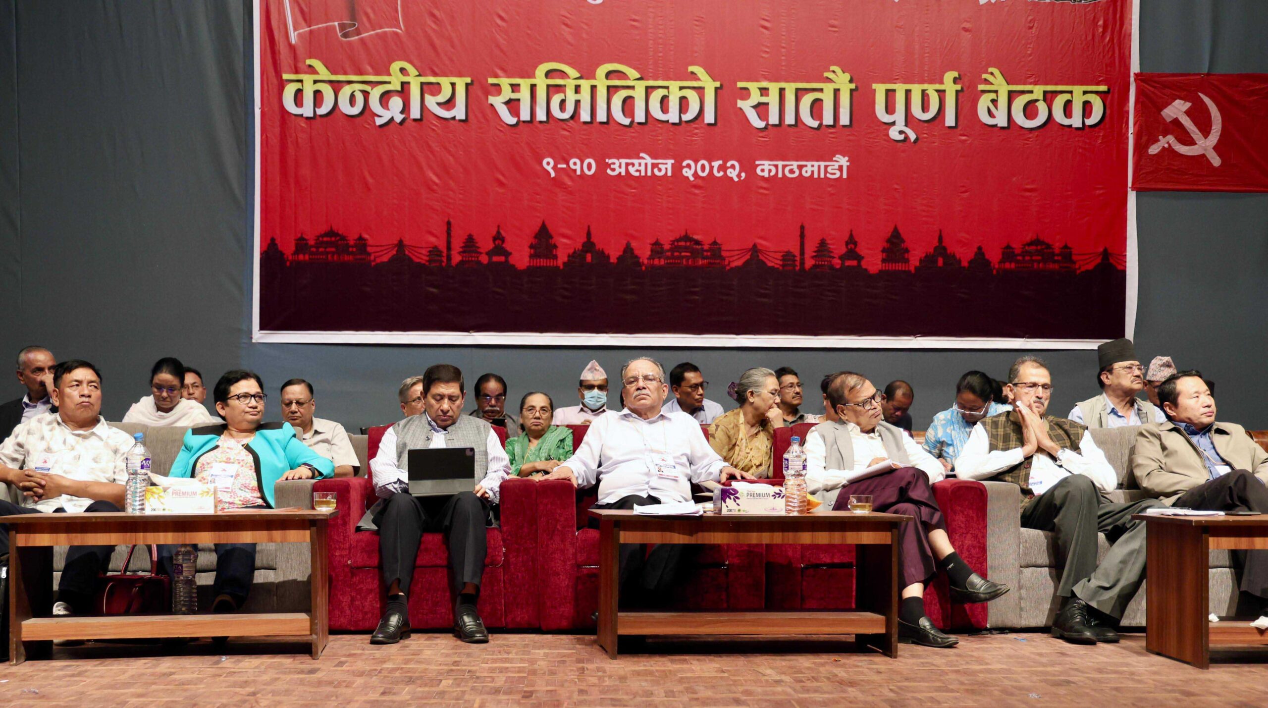 माओवादी बैठकमा नेताहरूको बोल्ने क्रम जारी