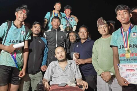 पुरस्कार जितेको रकम स्पाइनल इन्जुरीका बिरामीलाई सहयोग